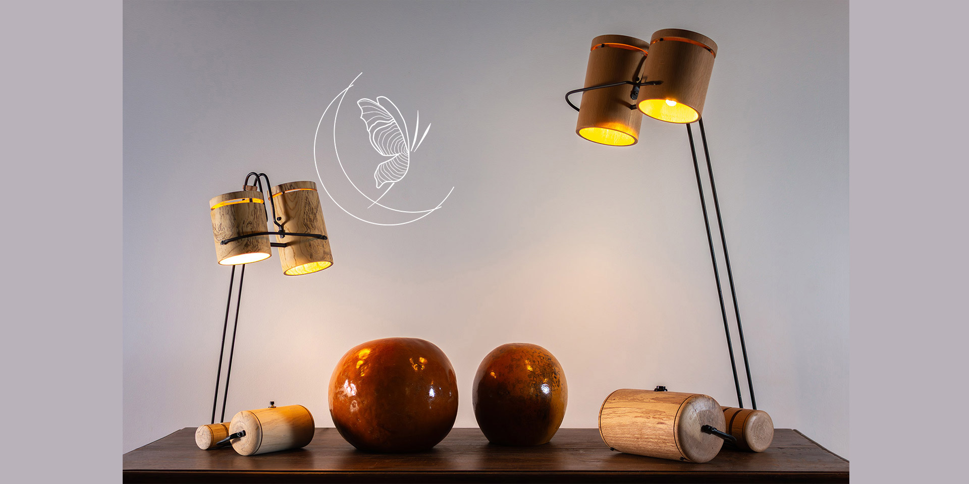 Lampes artisanales Erebia Luminaires Modèle Cocon en bois et acier