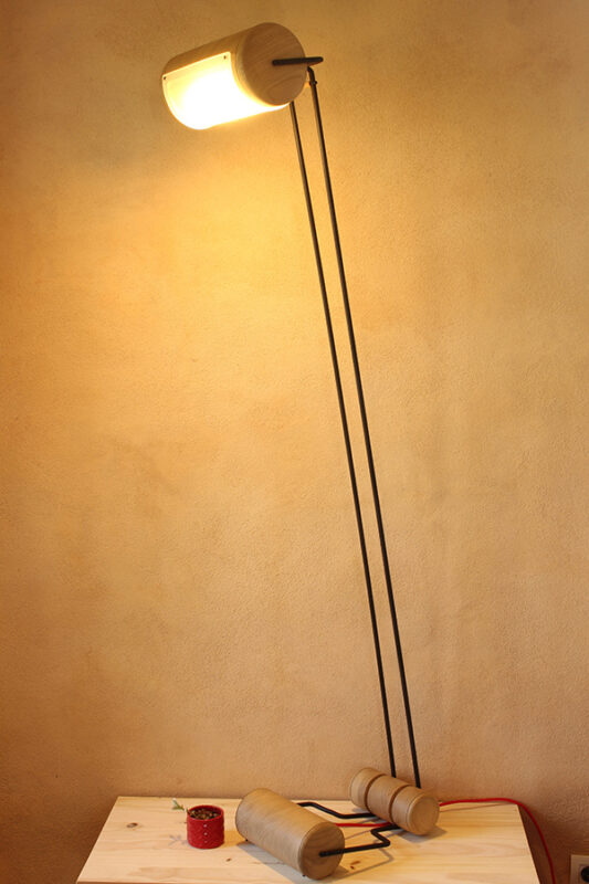 Lampe artisanale Erebia Luminaires Modèle Chrysalide en bois et acier