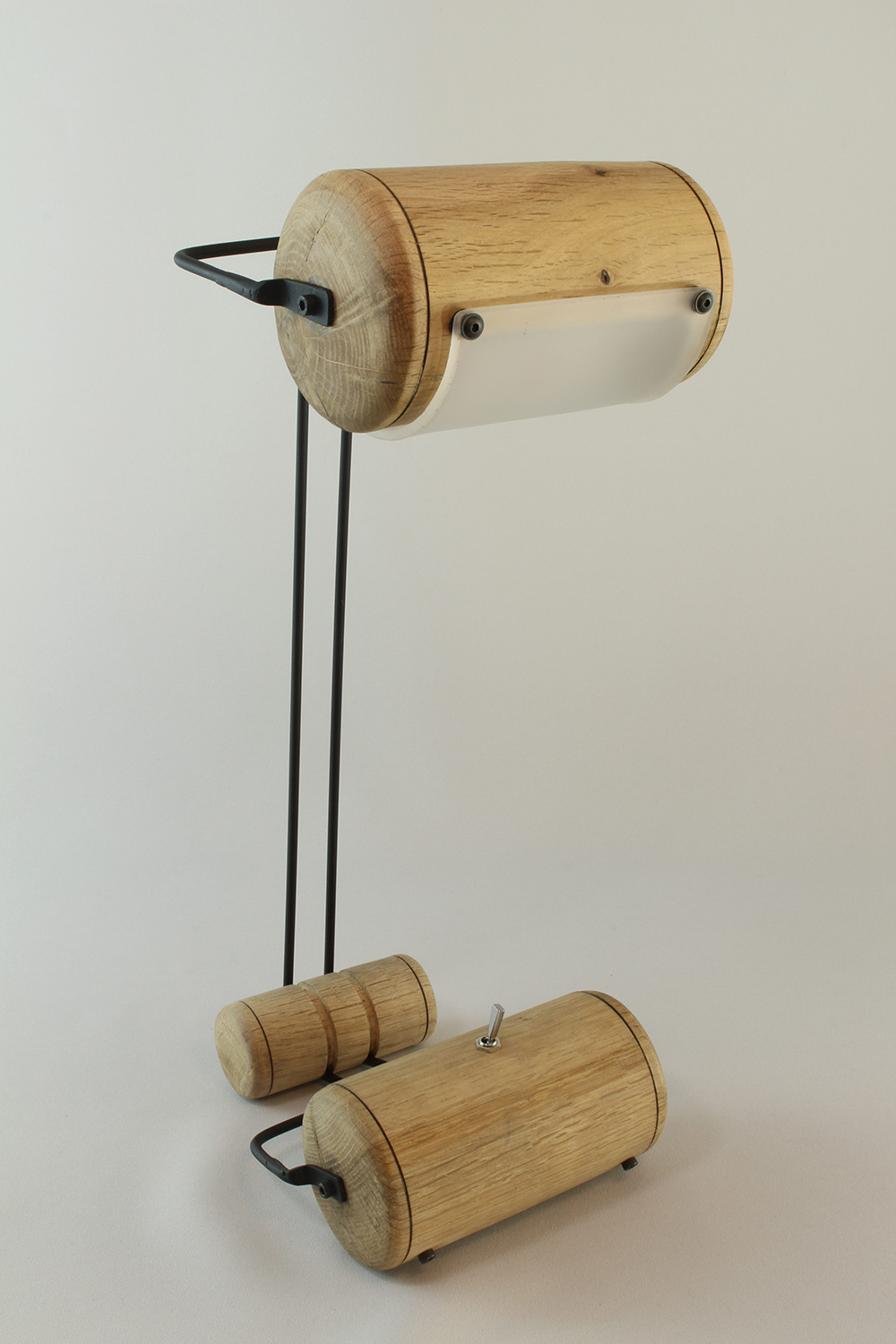 Lampe artisanale Erebia Luminaires Modèle Chrysalide en bois et acier