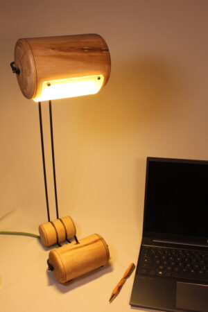 Lampe artisanale Erebia Luminaires Modèle Chrysalide en bois et acier