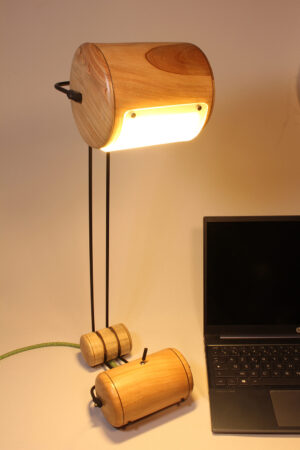 Lampe artisanale Erebia Luminaires Modèle Chrysalide en bois et acier