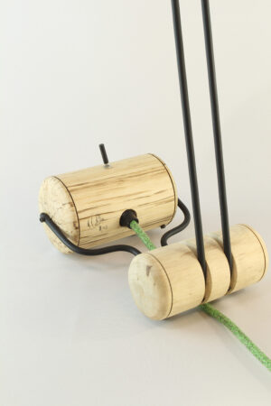 Lampe artisanale Erebia Luminaires Modèle Chrysalide en bois et acier