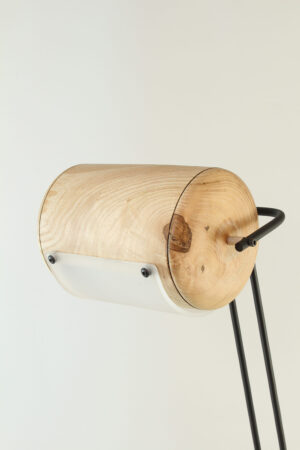 Lampe artisanale Erebia Luminaires Modèle Chrysalide en bois et acier