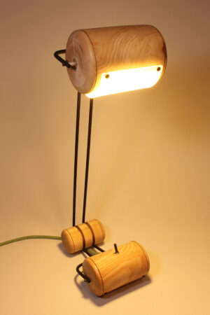 Lampe artisanale Erebia Luminaires Modèle Chrysalide en bois et acier