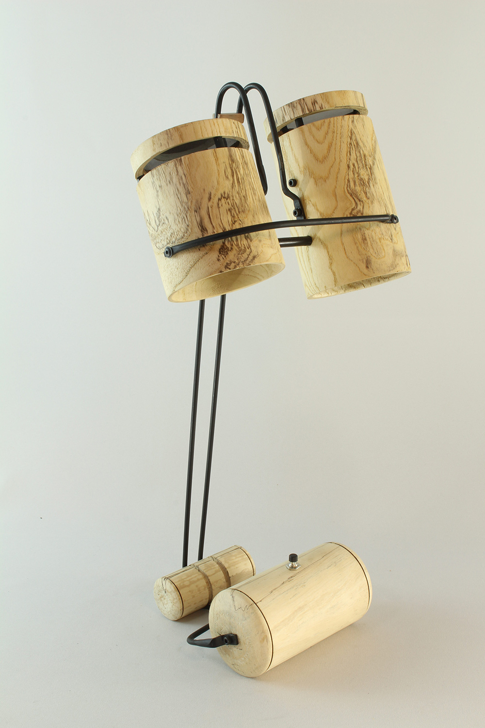 Lampe artisanale Erebia Luminaires Modèle Cocon en bois et acier