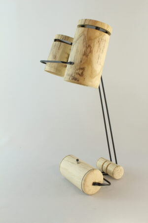 Lampe artisanale Erebia Luminaires Modèle Cocon en bois et acier