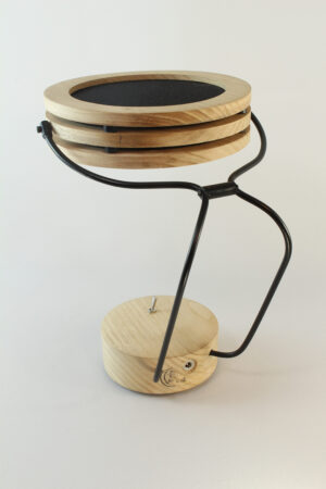 Lampe artisanale Erebia Luminaires Modèle Pemelène en bois et acier