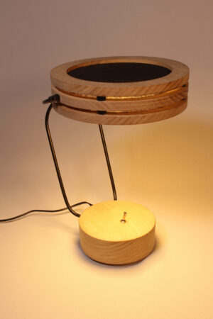 Lampe artisanale Erebia Luminaires Modèle Pemelène en bois et acier