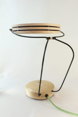 Lampe artisanale Erebia Luminaires Modèle Pemelène en bois et acier