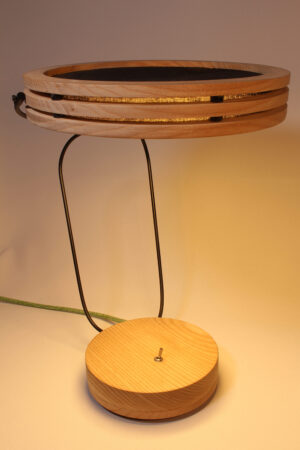 Lampe artisanale Erebia Luminaires Modèle Pemelène en bois et acier