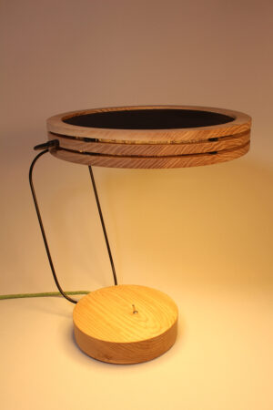 Lampe artisanale Erebia Luminaires Modèle Pemelène en bois et acier