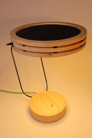 Lampe artisanale Erebia Luminaires Modèle Pemelène en bois et acier